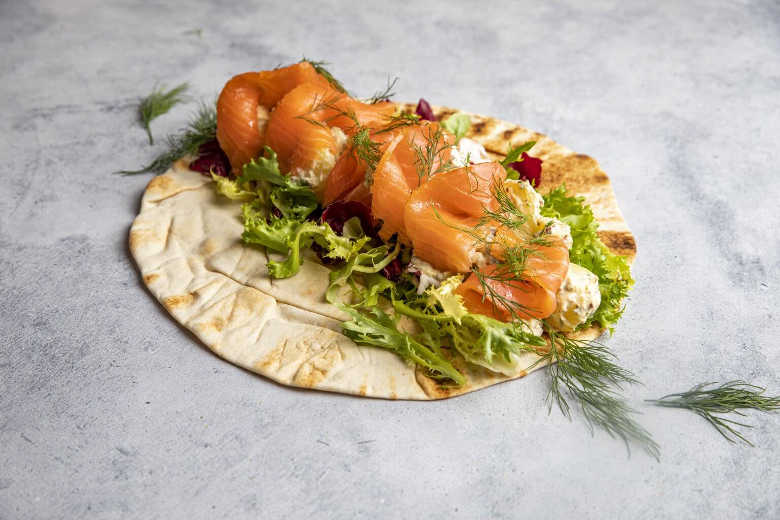 Wraps Rekött Wraps med røkelaks, potetsalat og dill | RealMat